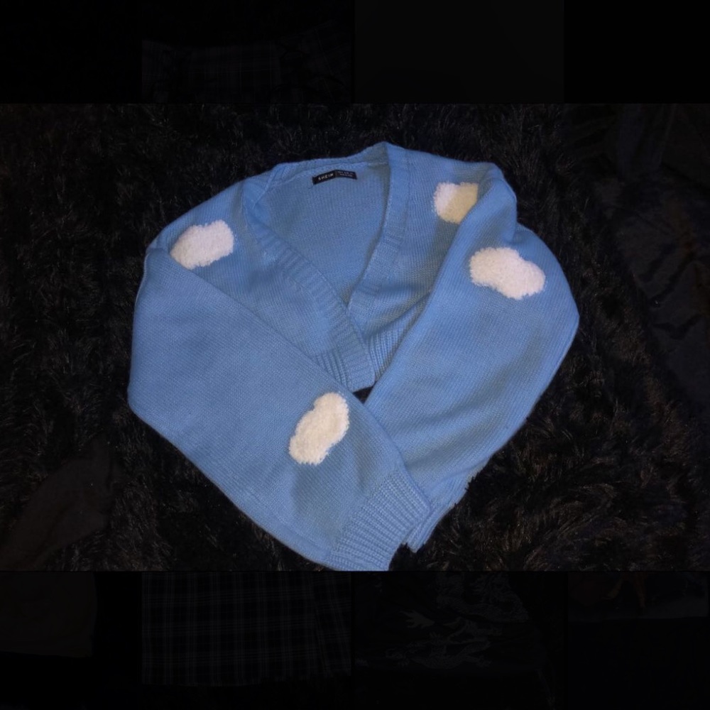 Blue cropped cloud knitted sweater